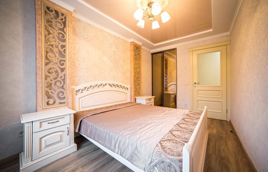 Apartments On Svobody Avenue- The Center Of ลวีฟ ภายนอก รูปภาพ