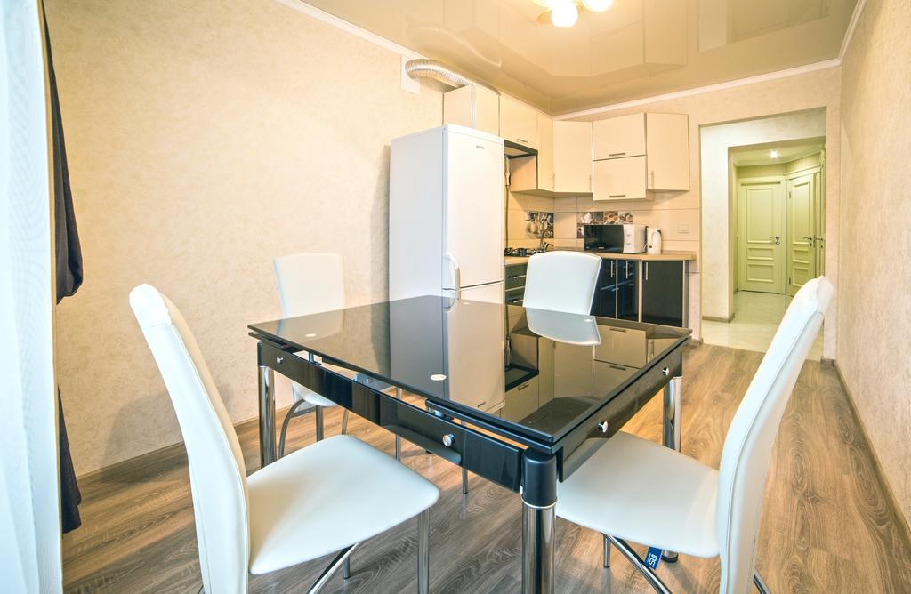 Apartments On Svobody Avenue- The Center Of ลวีฟ ภายนอก รูปภาพ