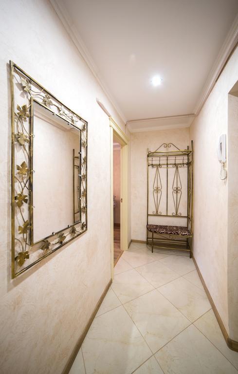 Apartments On Svobody Avenue- The Center Of ลวีฟ ภายนอก รูปภาพ